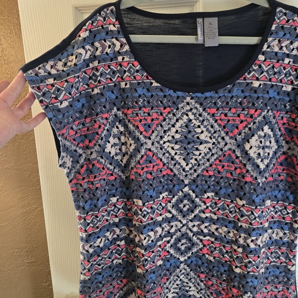 Women's Aztec Print Top - Picture 6 of 7